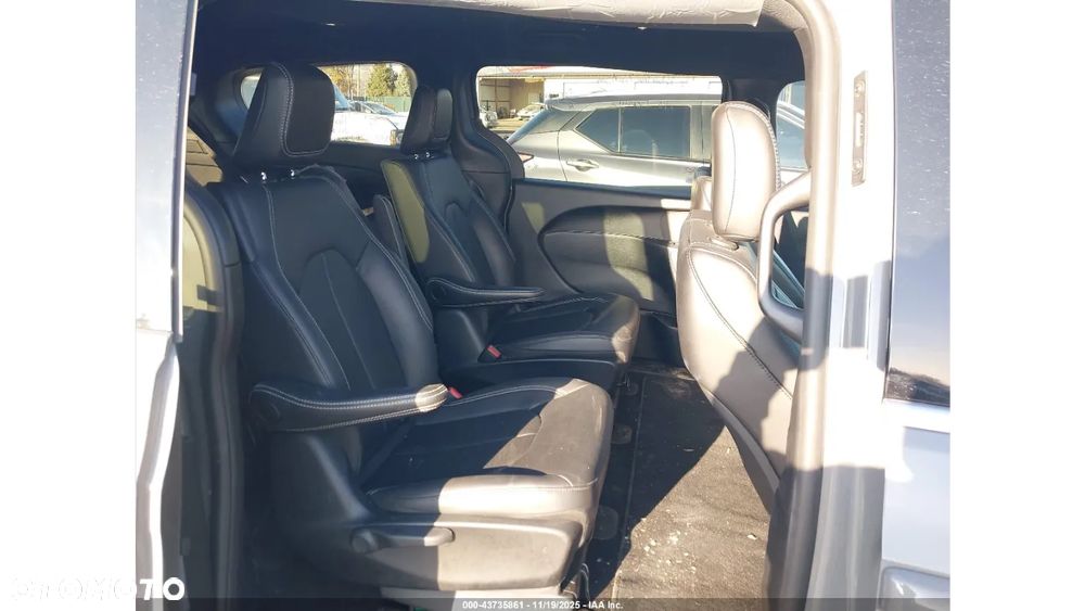 Chrysler Pacifica - 11