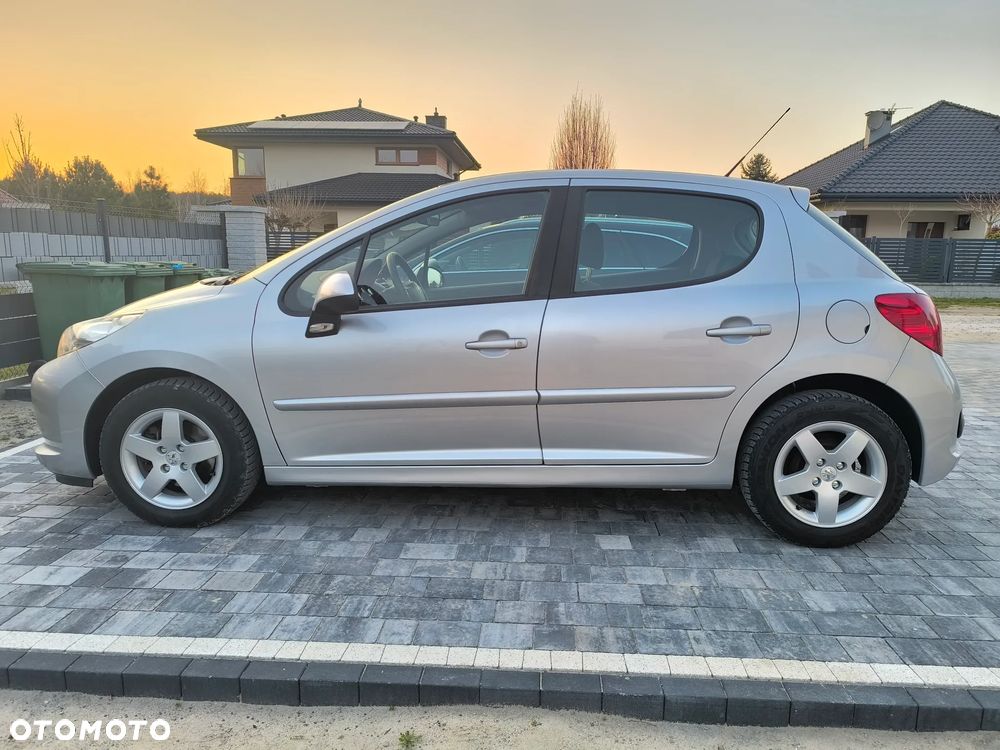 Peugeot 207 - 1