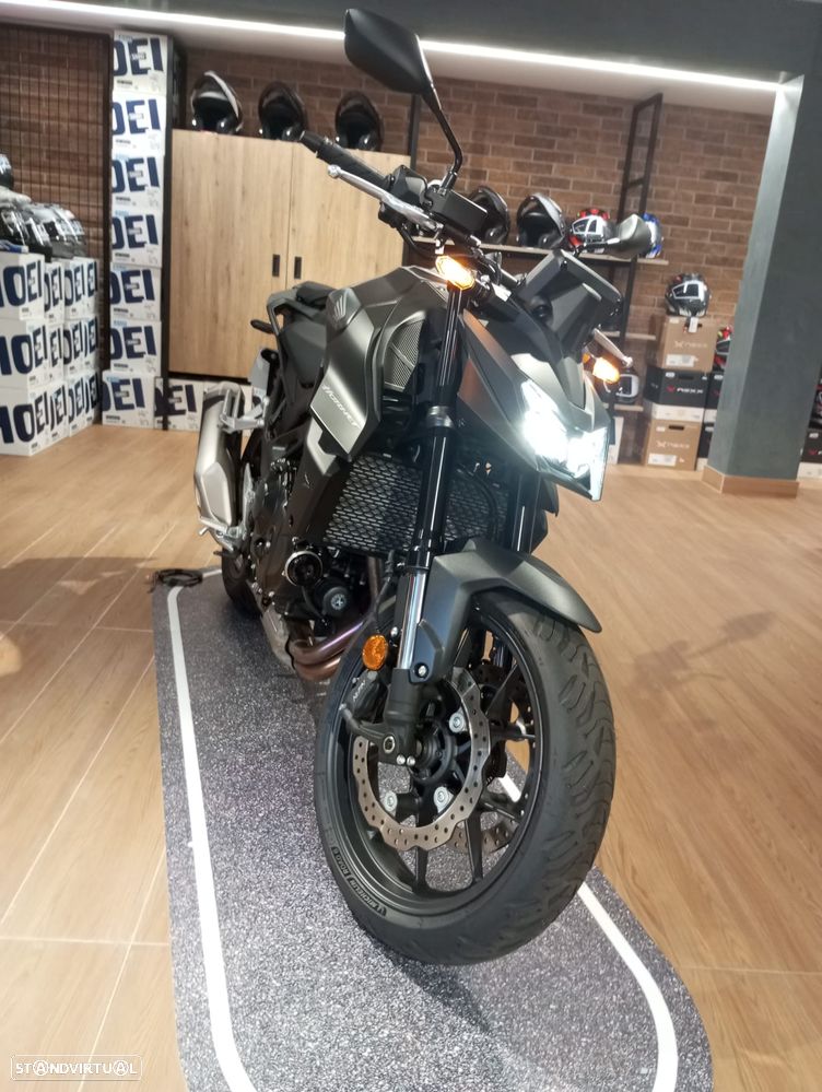 Honda CB 750 HORNET - 1