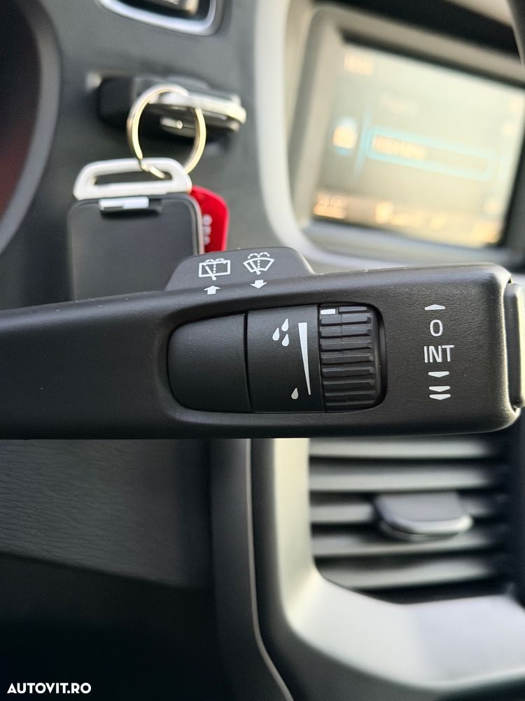 Volvo V40 D2 Kinetic - 29