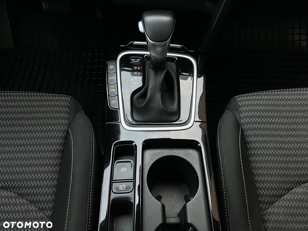 Kia Ceed 1.6 GDI PHEV L Business Line DCT - 32