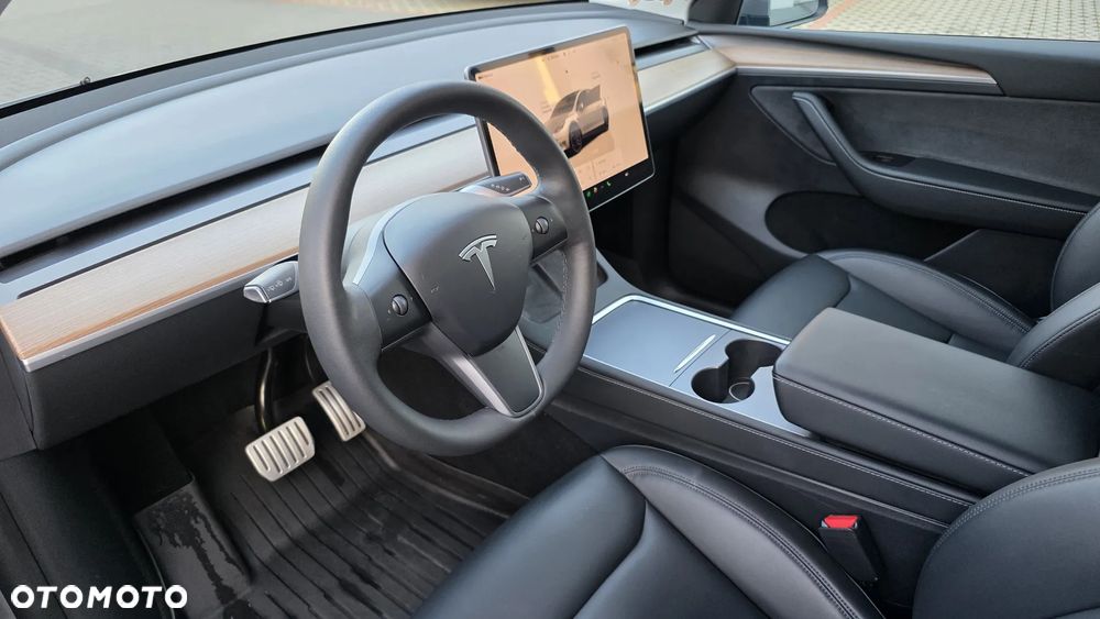 Tesla Y Performance AWD - 7