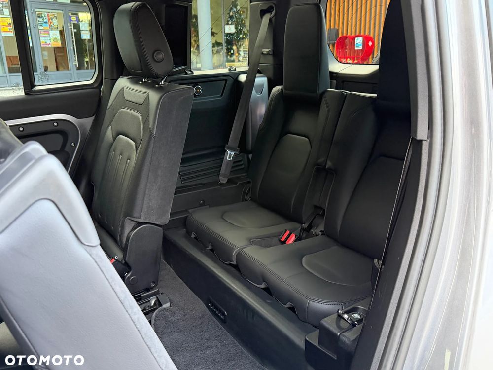 Land Rover Defender 110 D250 X-Dynamic S - 8