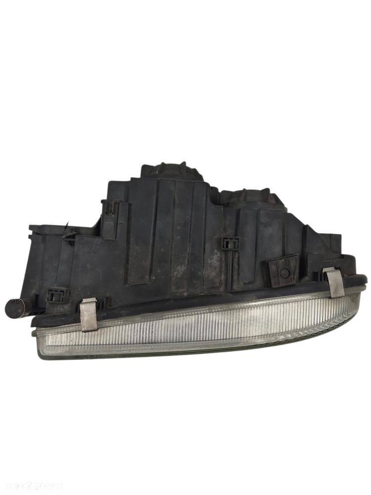 HALOGEN PRZECIWMGIELNY PRAWY MAN TGX - 3
