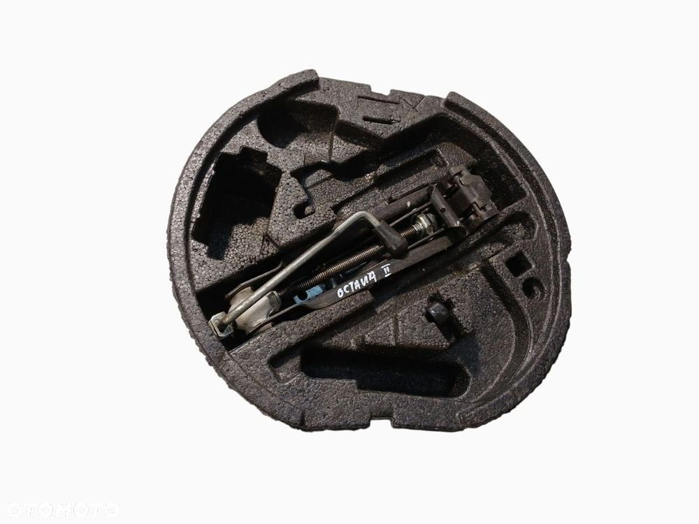 LEWAREK PODNOŚNIK WKŁAD KOŁA ZAPASOWEGO SKODA OCTAVIA II 1Z0012115 - 1