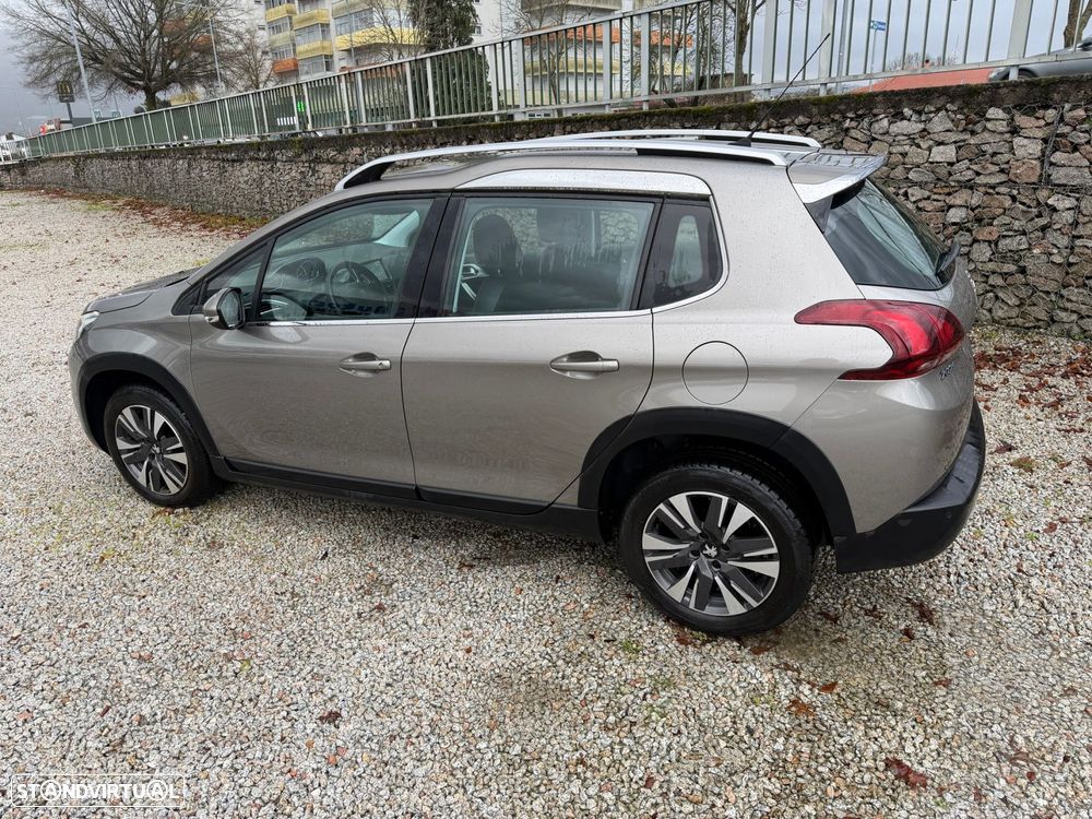 Peugeot 2008 1.2 PureTech Allure - 4