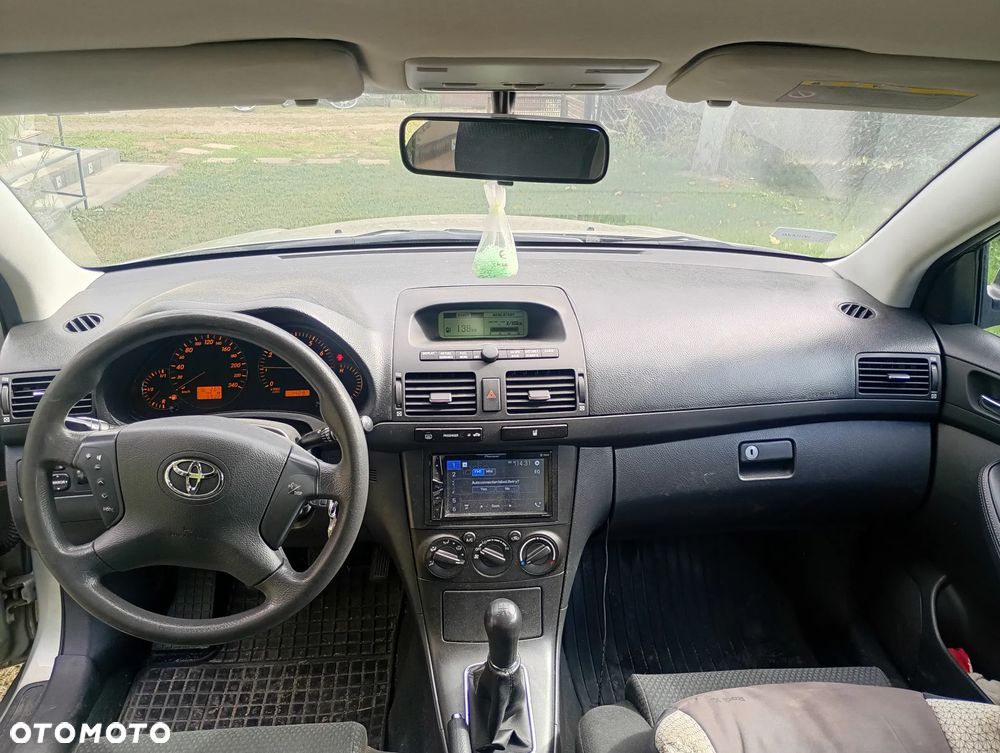 Toyota Avensis 1.6 VVT-i Terra - 10