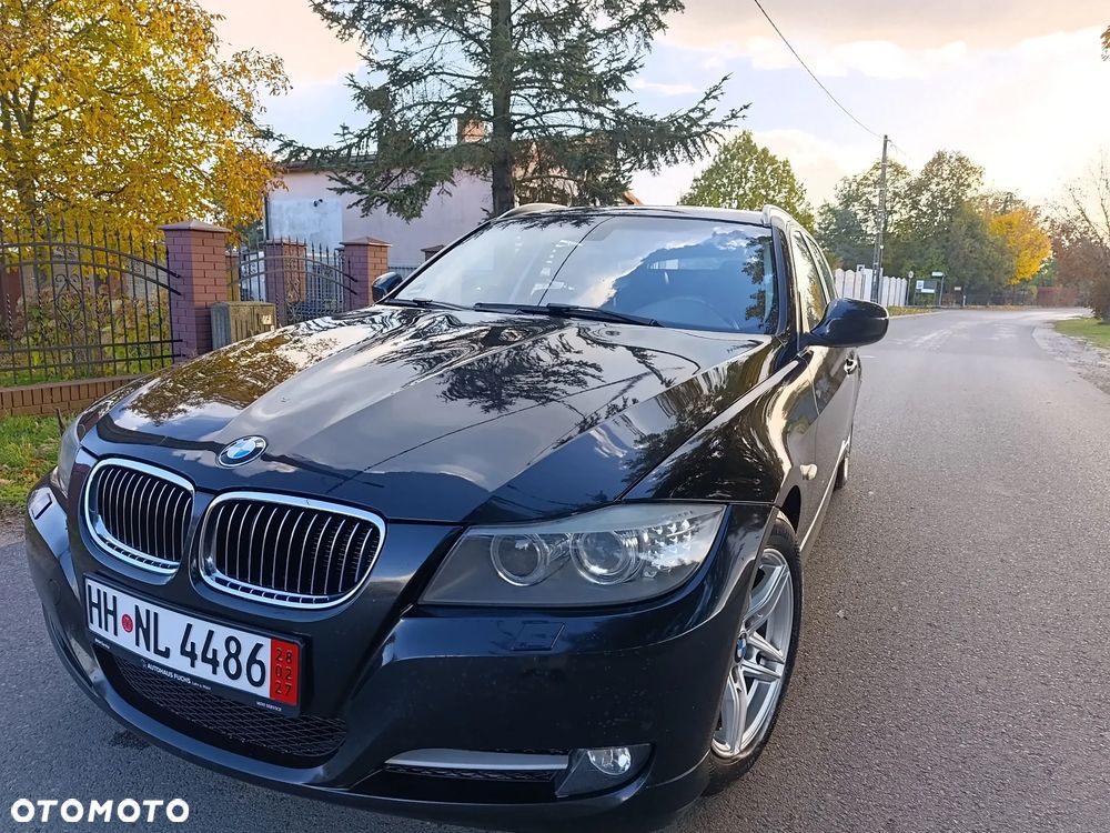 BMW 3 Series 2011 photo 2