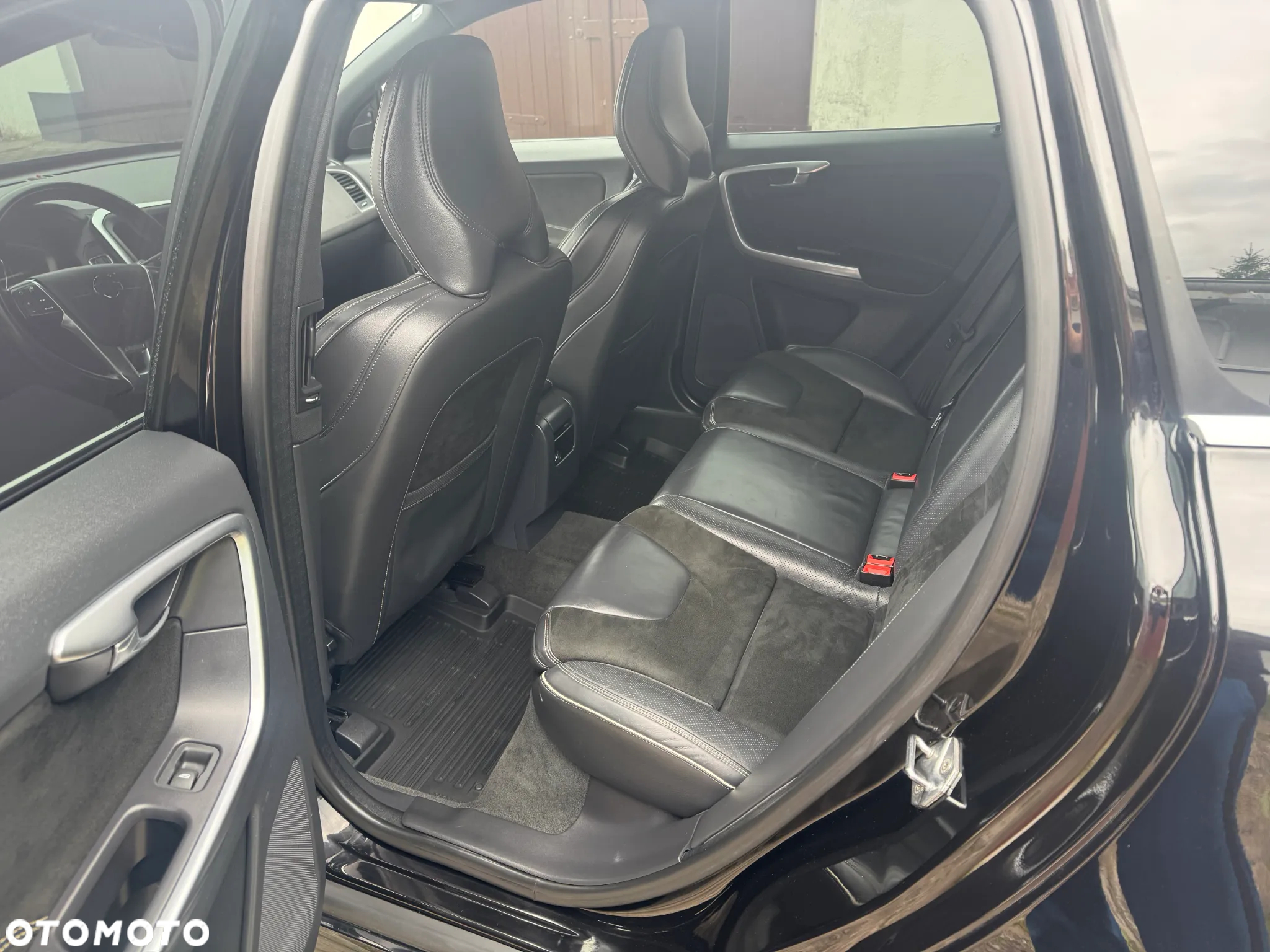 Volvo XC 60 D5 AWD R-Design Momentum - 8