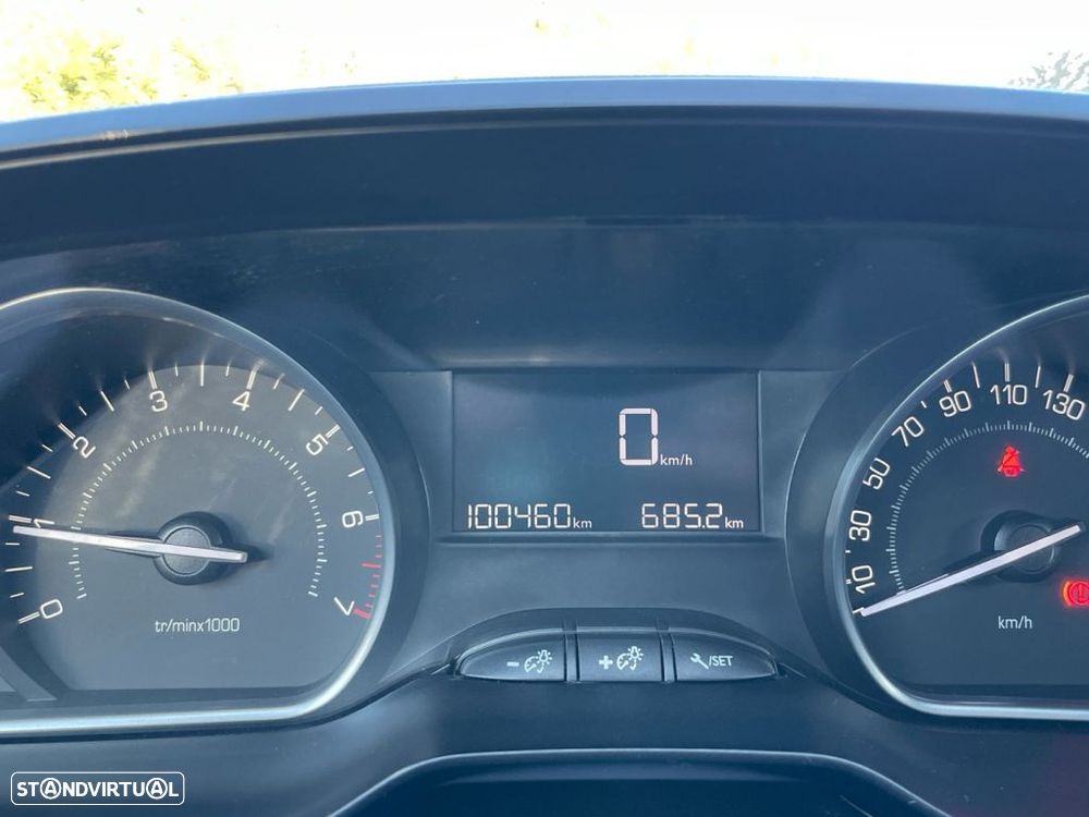 Peugeot 208 1.2 PureTech Style - 3