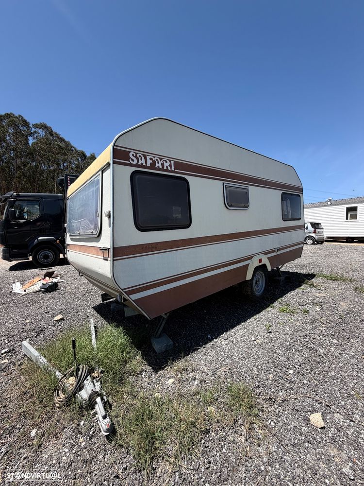 Outra não listada Caravana Nacional caravana vintege ideal para pequenos espacos equipada - 7