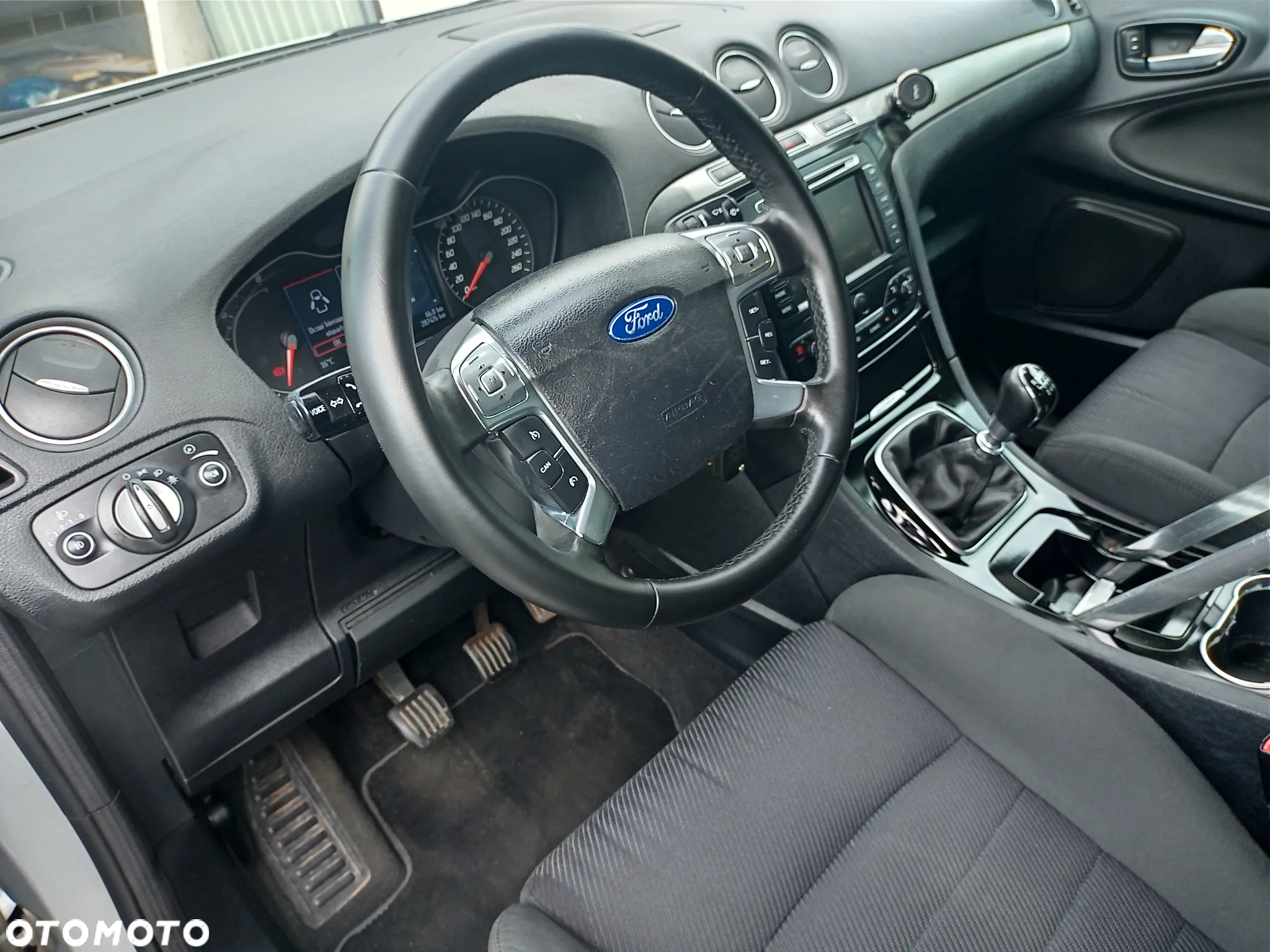 Ford S-Max - 17