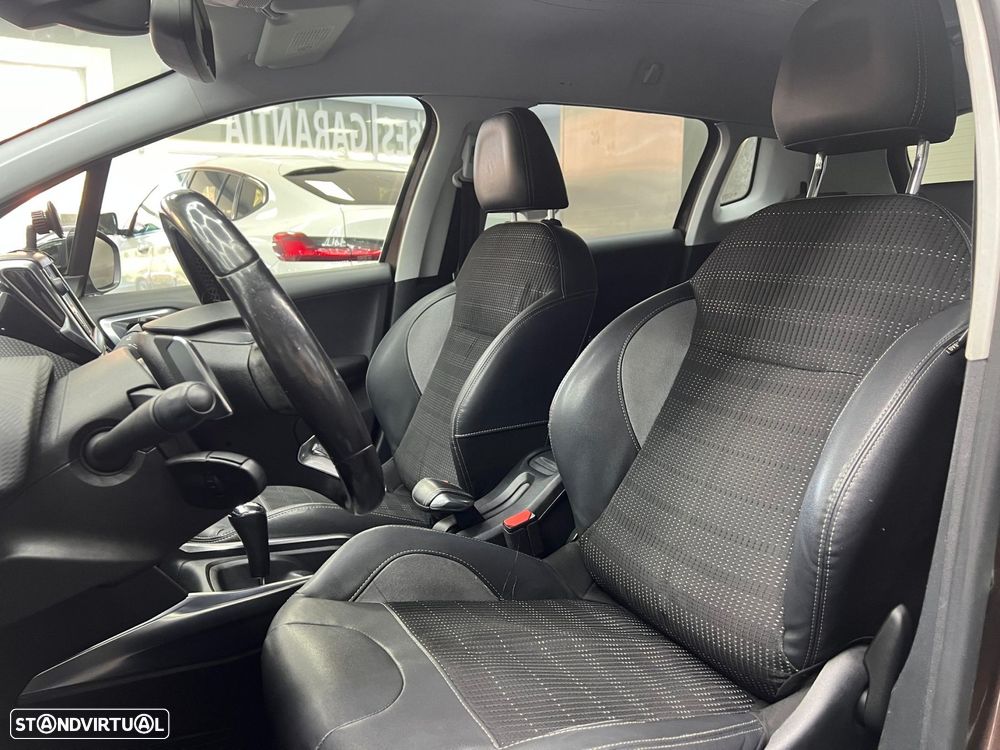 Peugeot 2008 1.6 e-HDi Allure 2-Tronic - 26