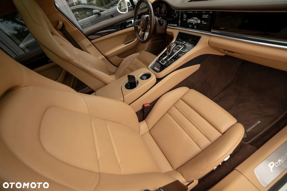 Porsche Panamera 4S - 40
