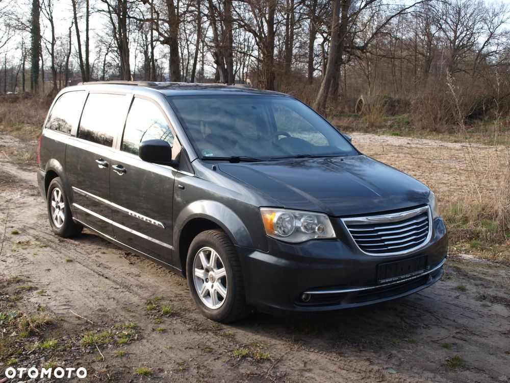 Chrysler Town & Country - 3