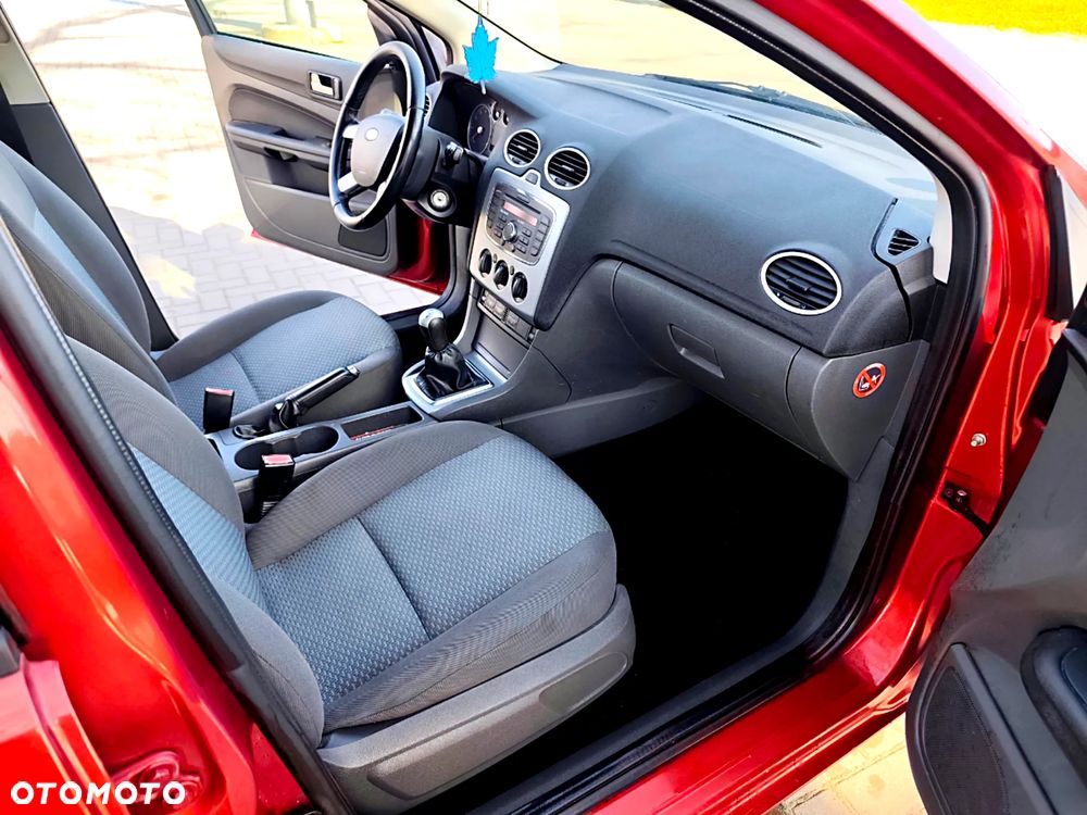 Ford Focus 1.6 16V Ambiente - 11