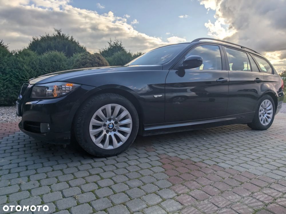 BMW Seria 3 320i Touring - 16