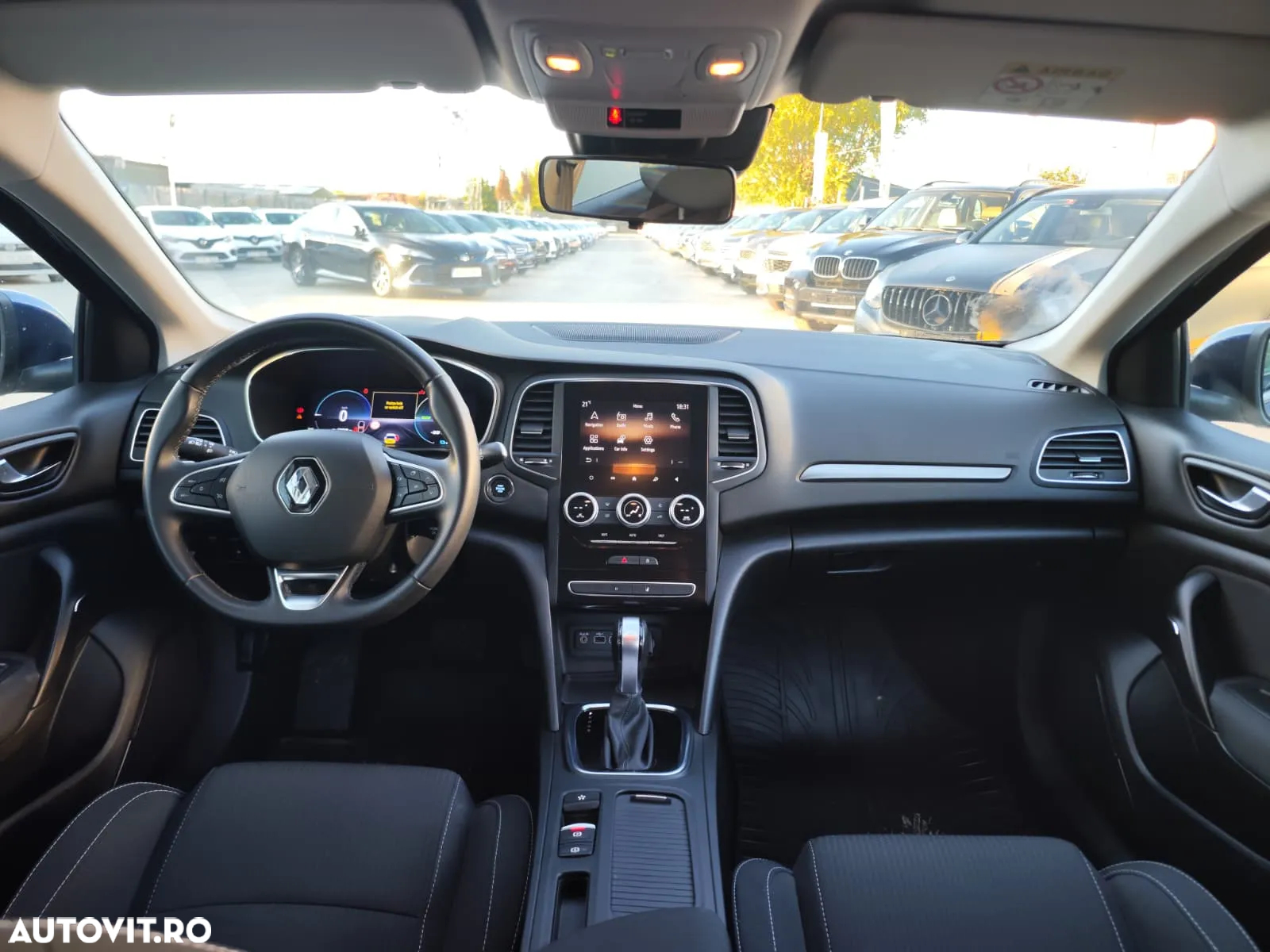 Renault Megane Grandtour E-TECH Plug-in 160 BUSINESS EDITION - 9