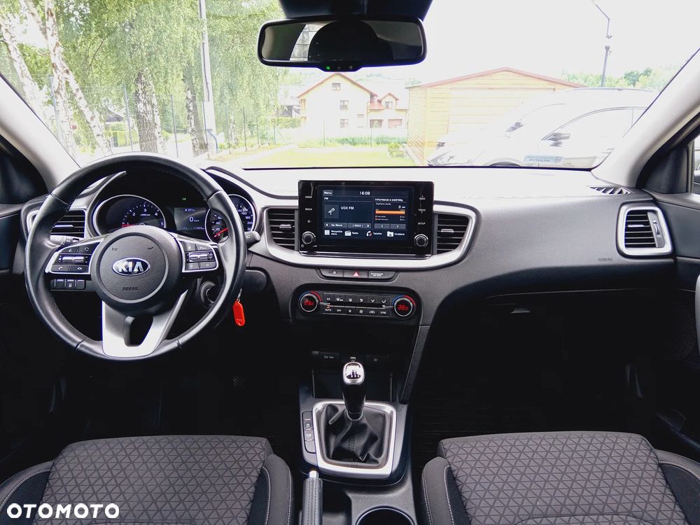 Kia Ceed 1.6 CRDi SCR M - 30