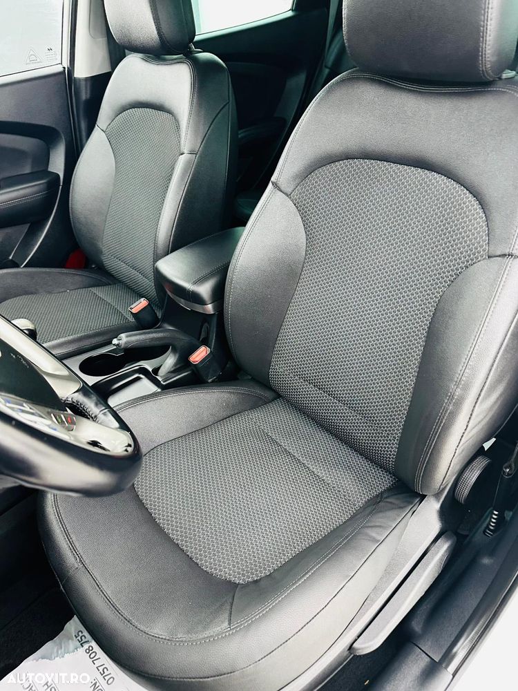 Hyundai ix35 1.7 CRDI 2WD blue Finale Gold - 14