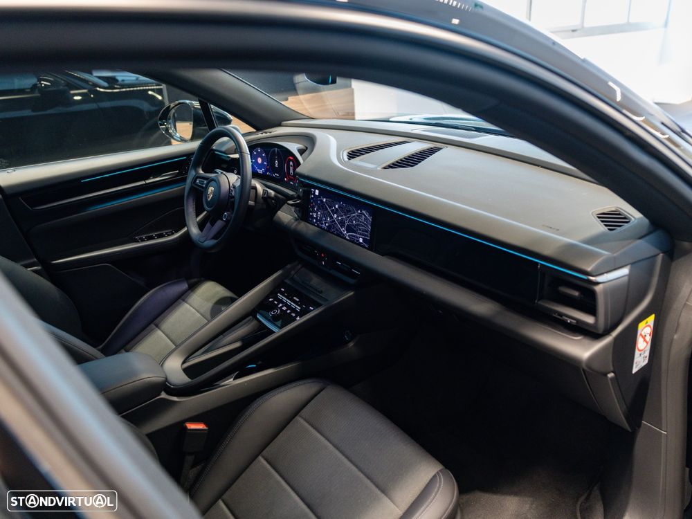 Porsche Macan Electric - 30