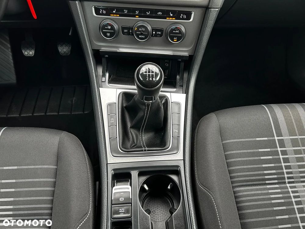 Volkswagen Golf - 31
