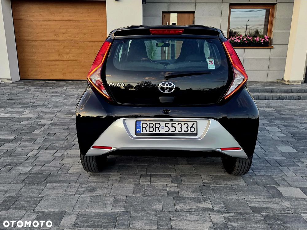 Toyota Aygo x.shift x-play connect - 11