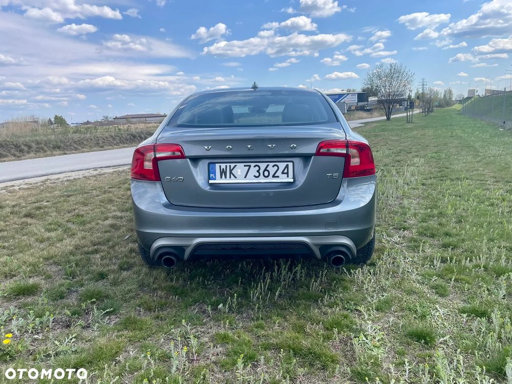 Volvo S60 T5 Drive-E Dynamic Edition (Momentum) - 9