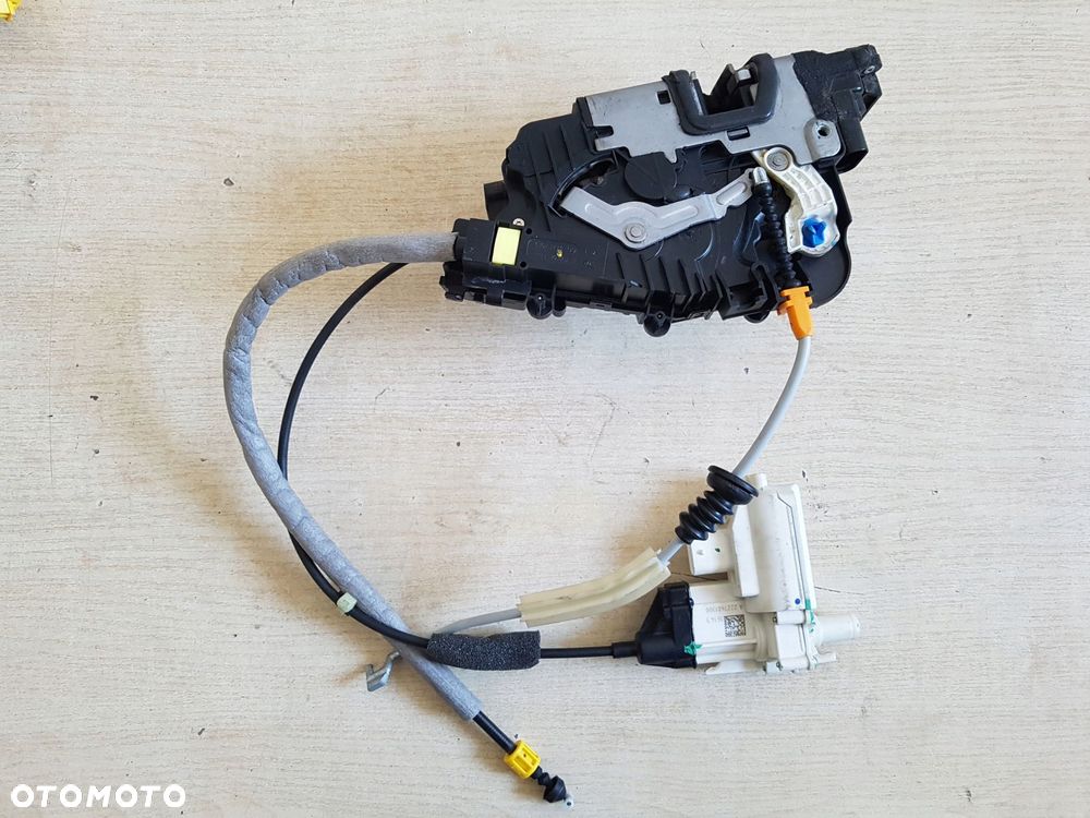 mercedes s w222 zamek z dociągiem drzwi lewy przód a2227661100 - 1