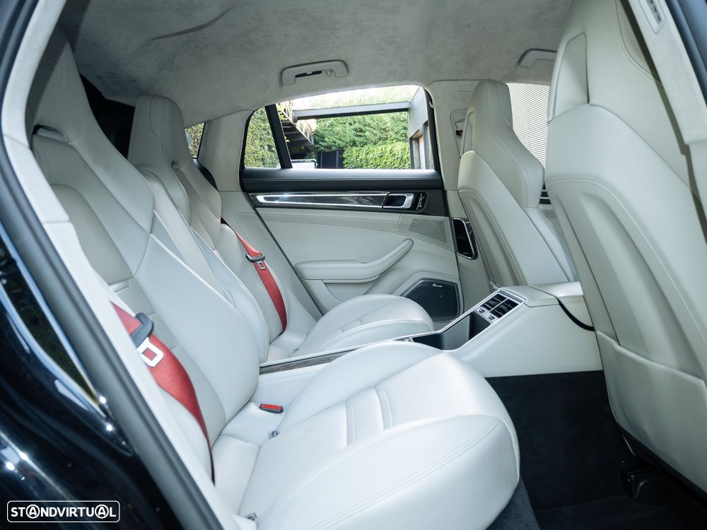 Porsche Panamera Turbo - 25