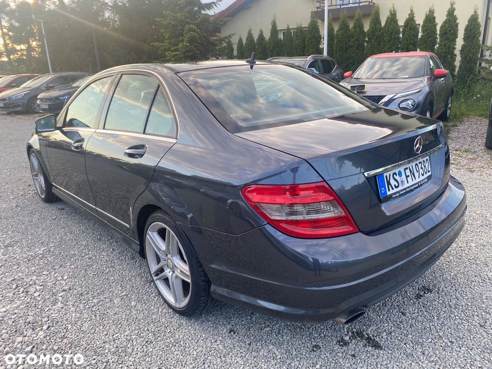 Mercedes-Benz Klasa C 180 CGI BlueEFFICIENCY Avantgarde - 4