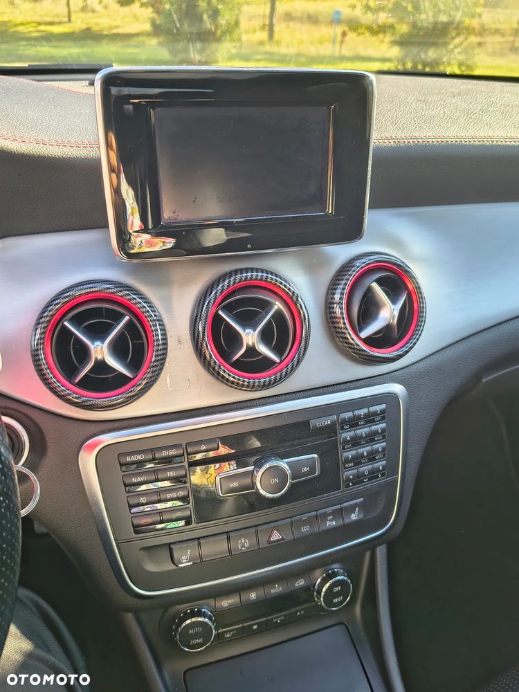 Mercedes-Benz CLA 250 4-Matic AMG Line - 16