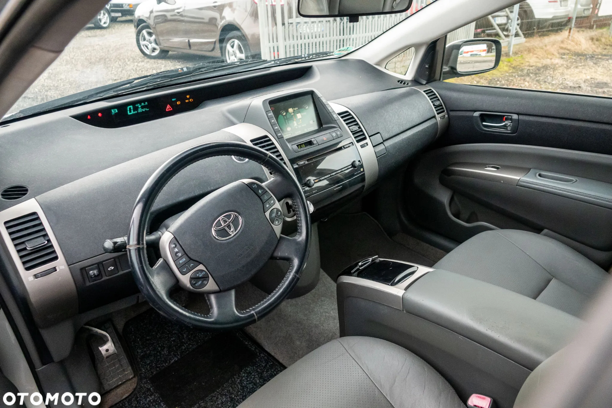 Toyota Prius (Hybrid) Executive - 13