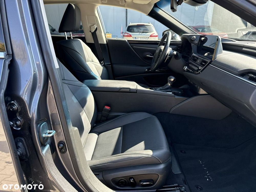 Lexus ES 300h Business Edition - 20