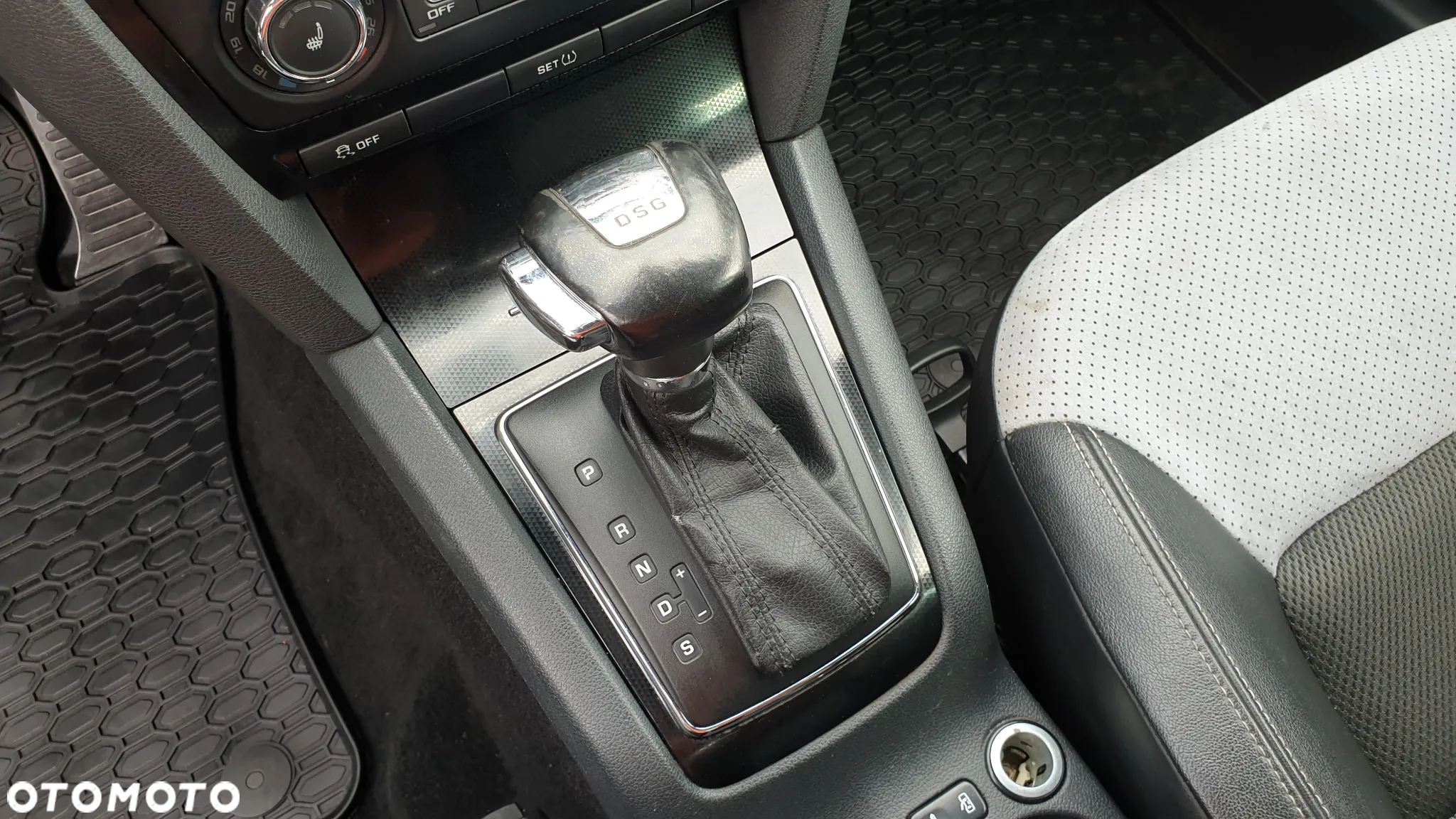 Skoda Octavia Combi 2.0 TDI DPF DSG RS - 25