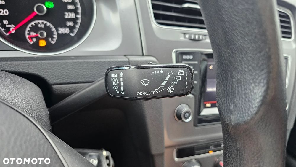 Volkswagen Golf 1.6 TDI Trendline DSG - 11