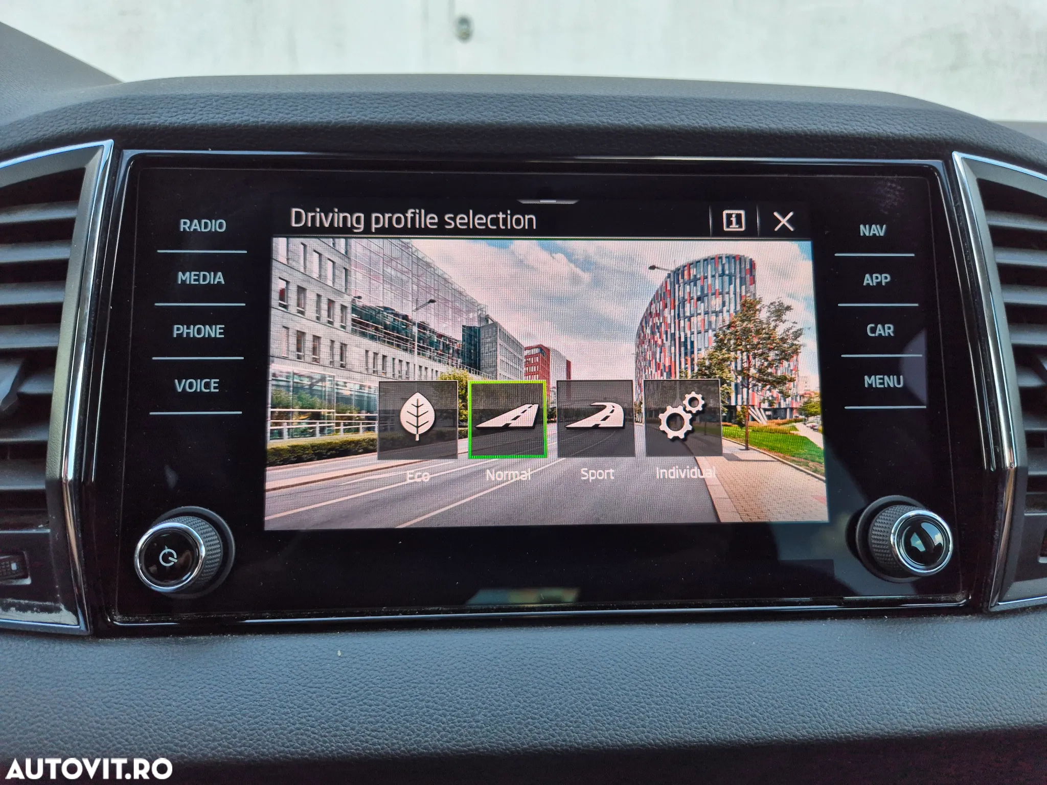 Skoda Karoq 1.5 TSI DSG Style - 26