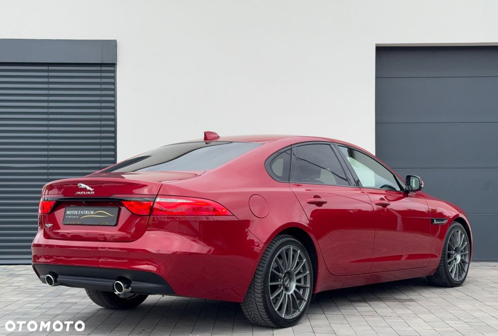 Jaguar XF 30d Portfolio - 5