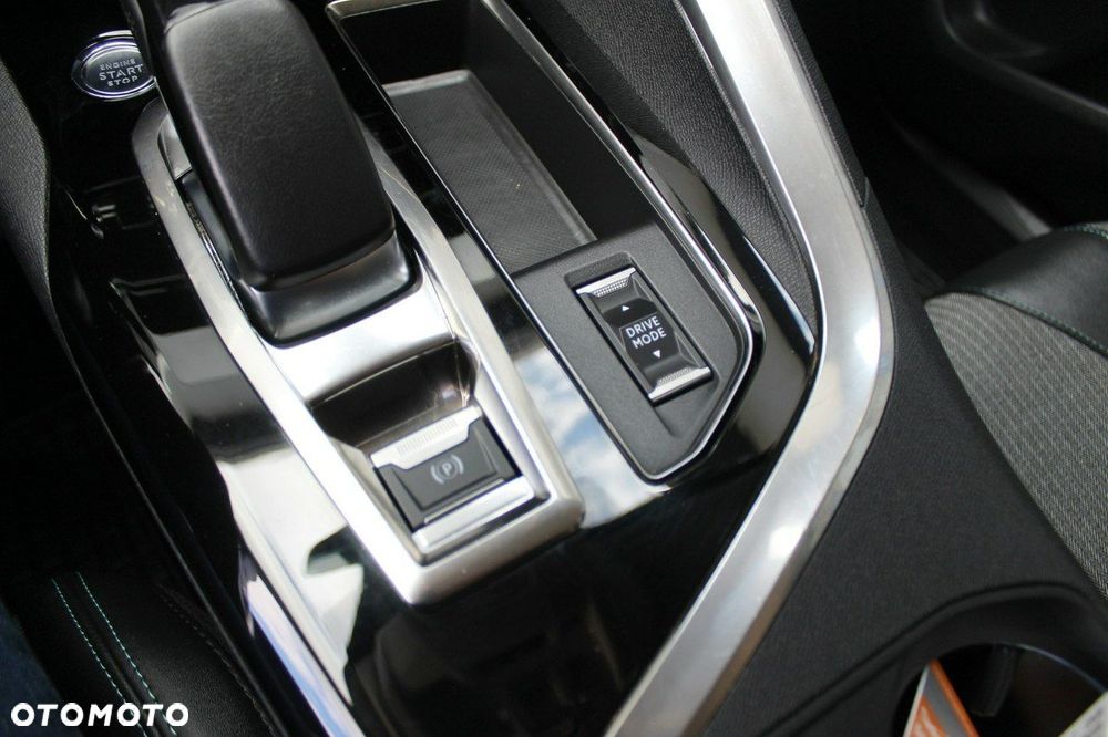 Peugeot 3008 1.6 PureTech Hybrid PHEV Allure Pack S&S EAT8 - 18