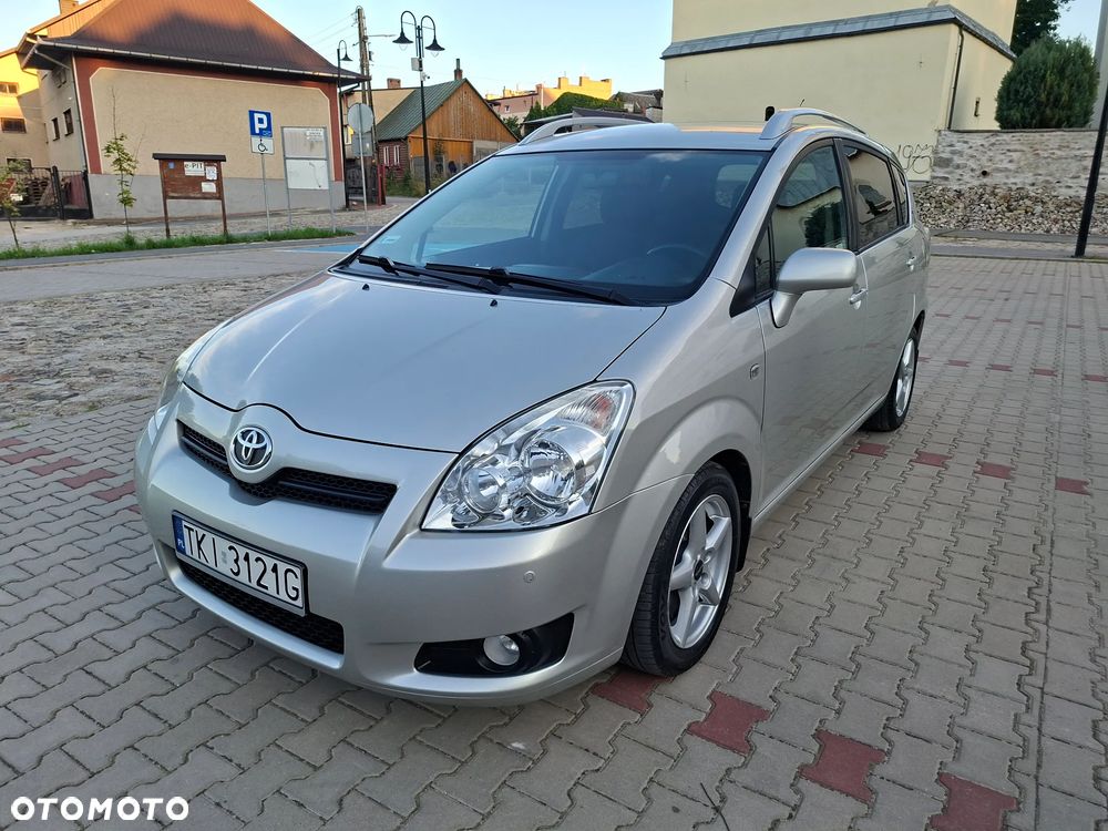 Toyota Corolla Verso 2.2 D-4D Gold - 3