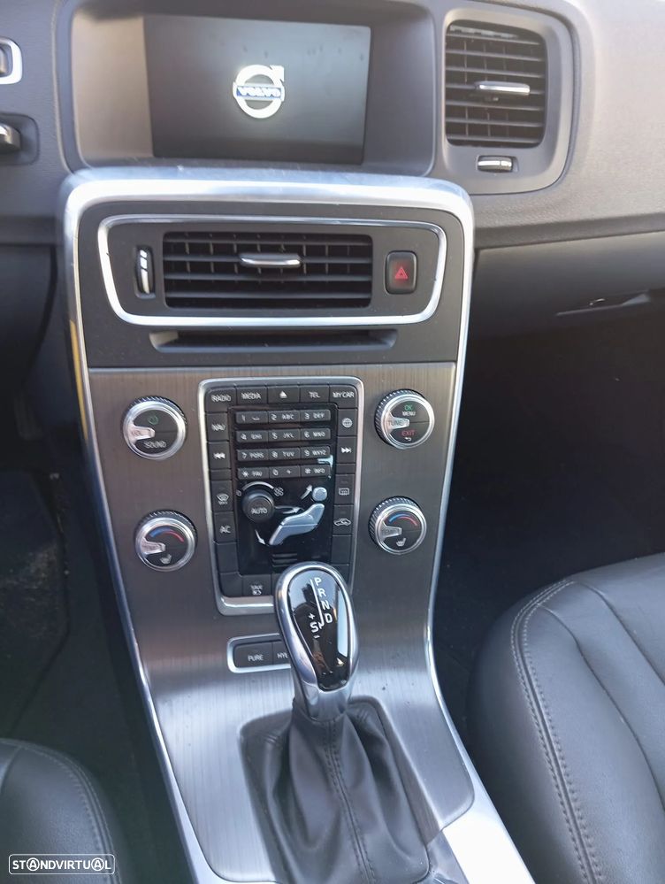 Volvo V60 D6 Plug-In-Hybrid AWD Geartronic Momentum - 6