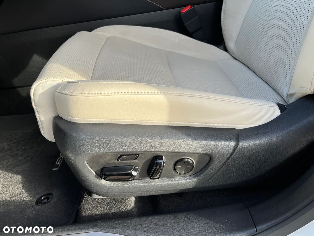 Lexus RX 450h+ Omotenashi - 16