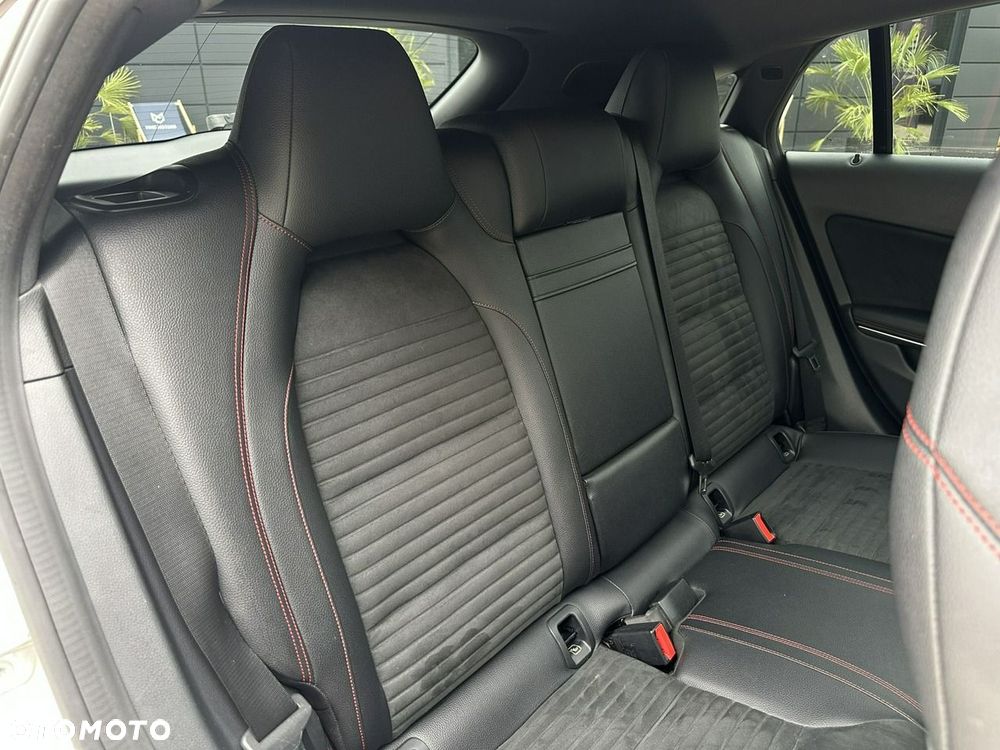 Mercedes-Benz CLA 250 4Matic 7G-DCT AMG Line - 21
