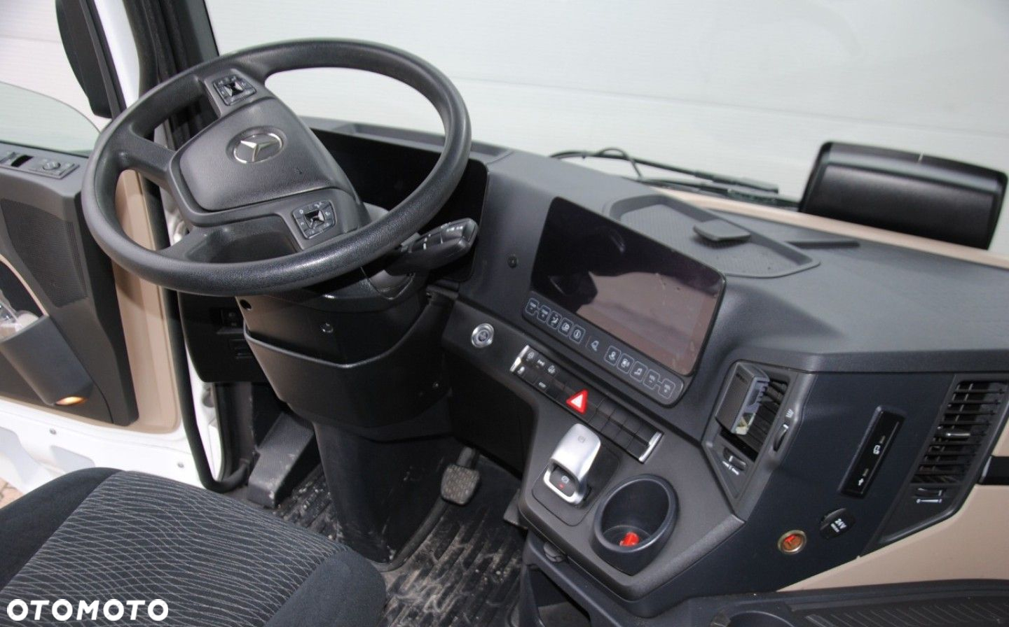 Mercedes-Benz Actros 1845, BigSpace, Pulpit multimedialny - 6