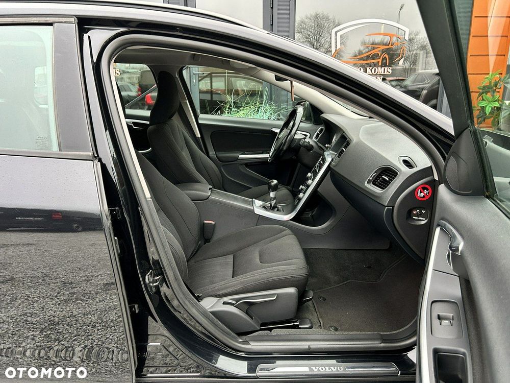 Volvo V60 D2 Momentum - 29