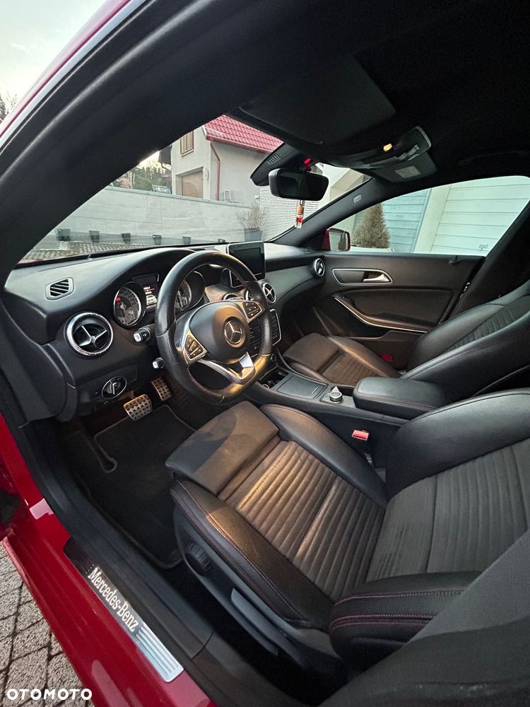 Mercedes-Benz CLA 180 7G-DCT SCORE - 11