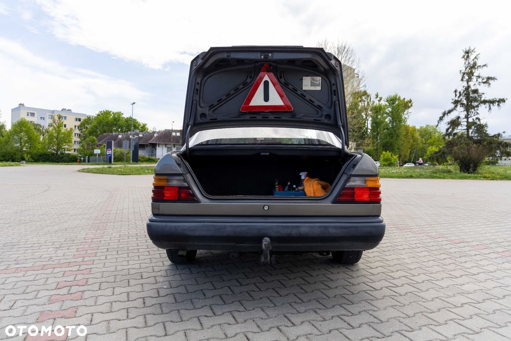 Mercedes-Benz W124 (1984-1993) - 18