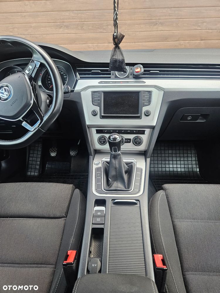 Volkswagen Passat - 14