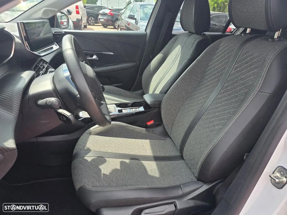 Peugeot 208 - 11