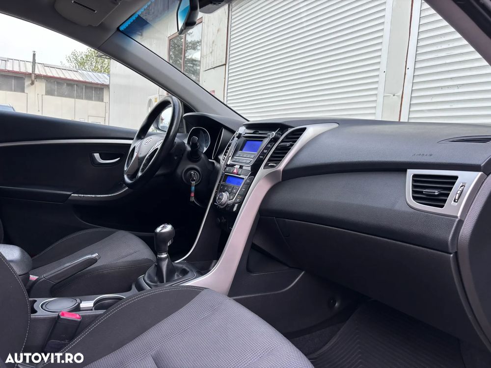Hyundai i30 blue 1.4 Trend - 30